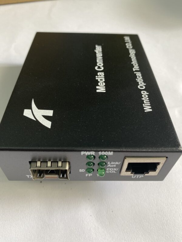 bo chuyen doi quang dien wintop yt 8110 sfp bo chuyen doi quang dien 1 cong 10100mbps fast ethernet 1 cong slot sfp quang ma yt 8110 sfp 13