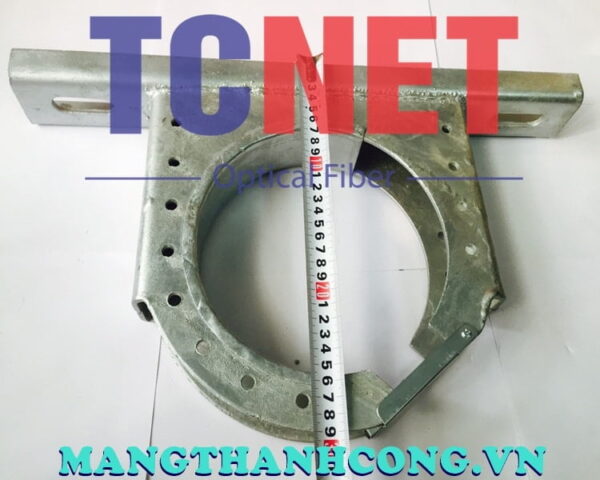 gia d200 ma kem treo tru cap quang ngoai troi 1