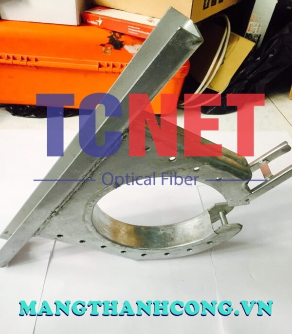 gia d200 ma kem treo tru cap quang ngoai troi 2