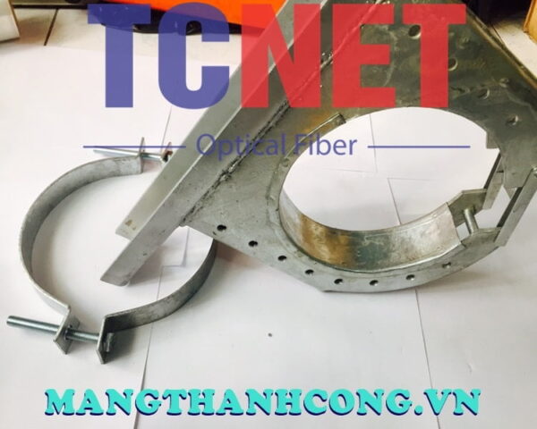 gia d200 ma kem treo tru cap quang ngoai troi