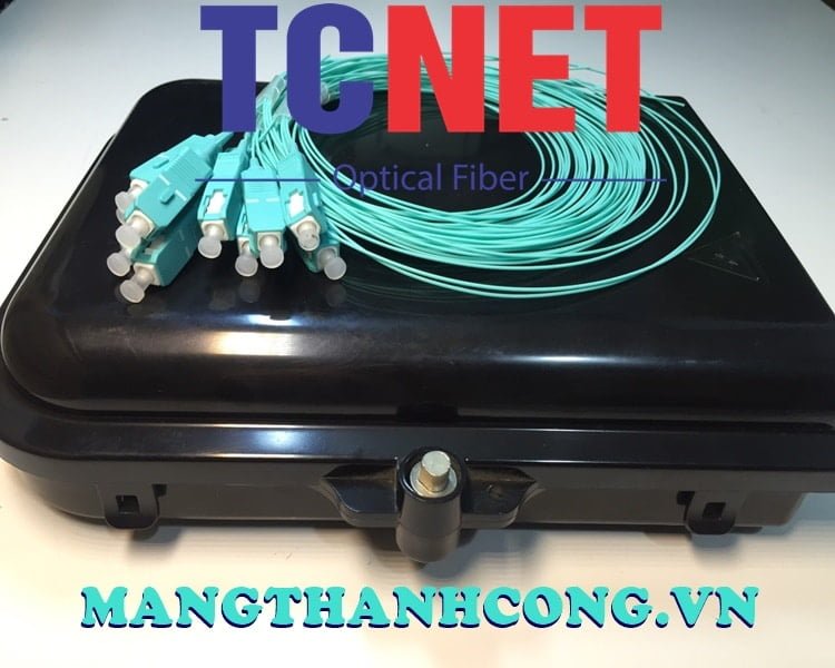 Hộp phối quang 8FO FTTH SC OM3 Màu Đen nhựa ngoài trời 2 Hộp phối quang 8FO FTTH SC OM3 Màu Đen nhựa ngoài trời