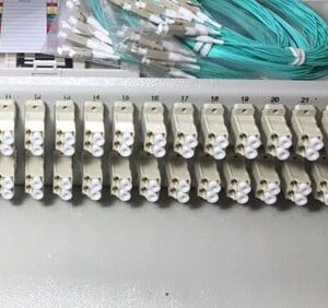 Hộp phối quang ODF 32FO Khay Cố Định Gắn Rack 19” LC Duplex OM3