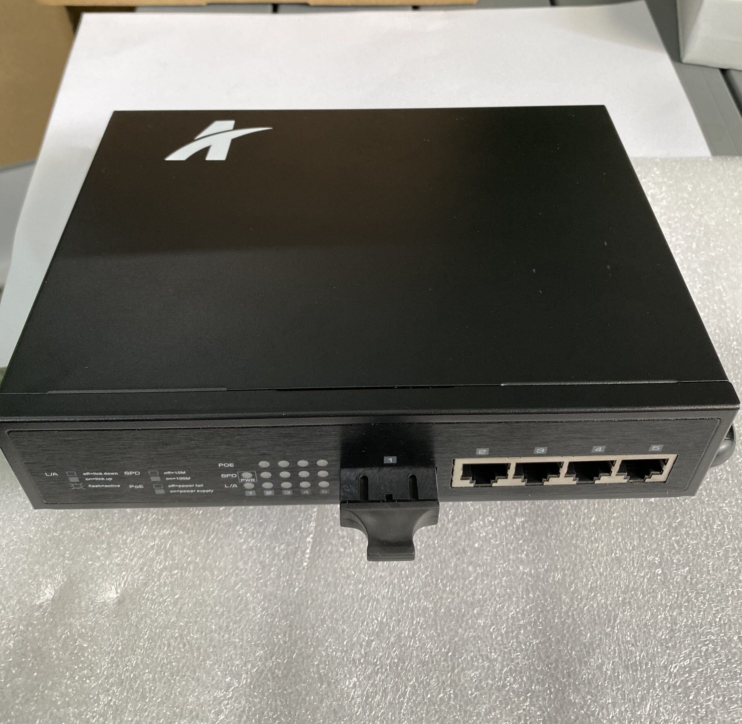 WINTOP Fiber to Ethernet Media Converter Switch YT-8110SA-14-100 8 Bo chuyen doi quang dien switch wintop yt 8110sa 14 108.jpg