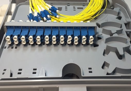 12FO FTTH Optical Distribution Box LC/UPC SM Duplex Outdoor Plastic 1 Hop phoi quang 12fo ftth lcupc sm duplex nhua ngoai troi 6.jpg
