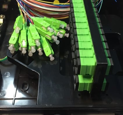 24FO FTTH Optical Distribution Box SC/APC 12 Colors SM Black Outdoor Plastic 1 Hop phoi quang 24fo ftth scapc 12 mau sm mau den nhua ngoai troi 8.jpg