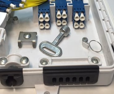 4FO FTTH Optical Distribution Box LC/UPC SM Duplex White Cream Outdoor Plastic 1 Hop phoi quang 4fo ftth lcupc sm duplex trang kem nhua ngoai troi 7.jpg