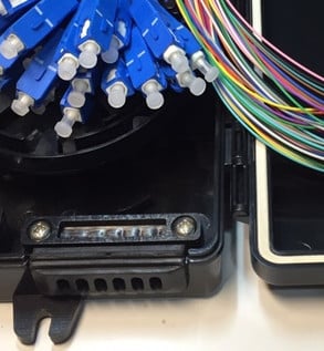 8FO FTTH Optical Distribution Box SC/UPC 12 Colors SM Black Outdoor Plastic 1 Hop phoi quang 4fo ftth scupc 12 mau sm mau den nhua ngoai troi 5.jpg