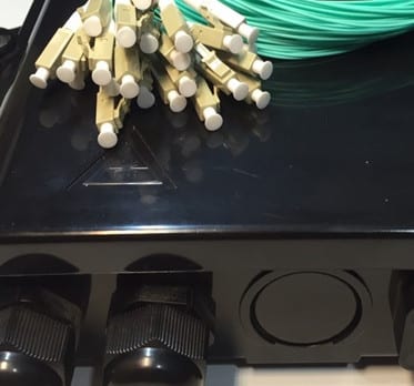 8FO FTTH Optical Distribution Box LC Duplex OM3 Black Outdoor Plastic 1 Hop phoi quang 8fo ftth lc duplex om3 mau den nhua ngoai troi 3.jpg