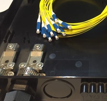 8FO FTTH Optical Distribution Box LC/UPC Duplex SM Black Outdoor Plastic 1 Hop phoi quang 8fo ftth lcupc duplex sm mau den nhua ngoai troi 4.jpg