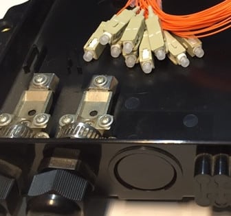 8FO FTTH Optical Distribution Box SC OM2 Black Outdoor Plastic 1 Hop phoi quang 8fo ftth sc om2 mau den nhua ngoai troi 5.jpg