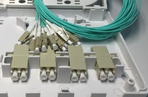 4FO FTTH4 ODF Optical Distribution Box LC OM3 Duplex Center Tray White Cream 1 Hop phoi quang odf 4fo ftth4 lc om3 duplex khay giua trang kem 5.jpg