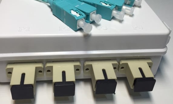 4FO FTTH4 ODF Optical Distribution Box SC OM4 Simplex White Cream 1 Hop phoi quang odf 4fo ftth4 sc om4 simplex trang kem 3.jpg