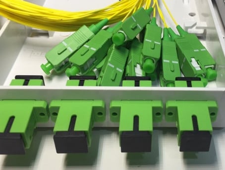 4FO FTTH4 ODF Optical Distribution Box SC/APC Simplex White Cream 1 Hop phoi quang odf 4fo ftth4 scapc simplex trang kem 4.jpg