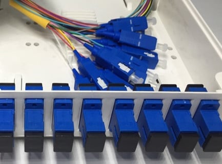 8FO FTTH8 ODF Optical Distribution Box SC/UPC 12 Colors Simplex White Cream 7 Hop phoi quang odf 8fo ftth8 scupc 12 mau simplex trang kem 5.jpg