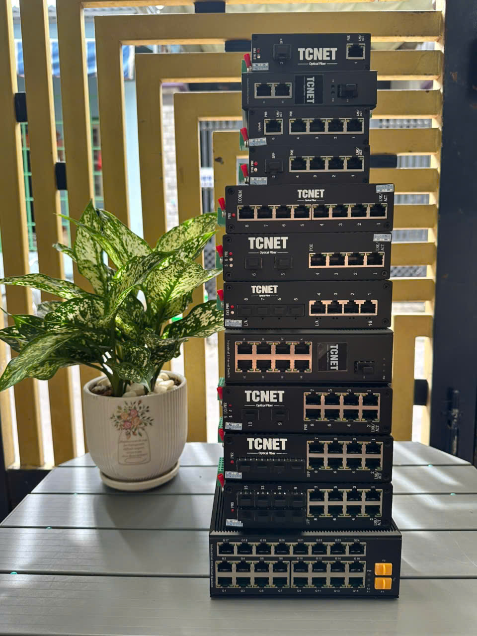 Industrial Gigabit 1SFP+ 1 RJ45 port media converter 1 Media coinverter TCnet