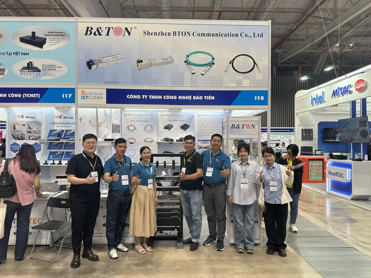 Mạng Thành Công tham gia Triển lãm quốc tế ICT COMM Vietnam 2025 34 Khách tham quan trao đổi tại gian hàng TCNET và B&TON