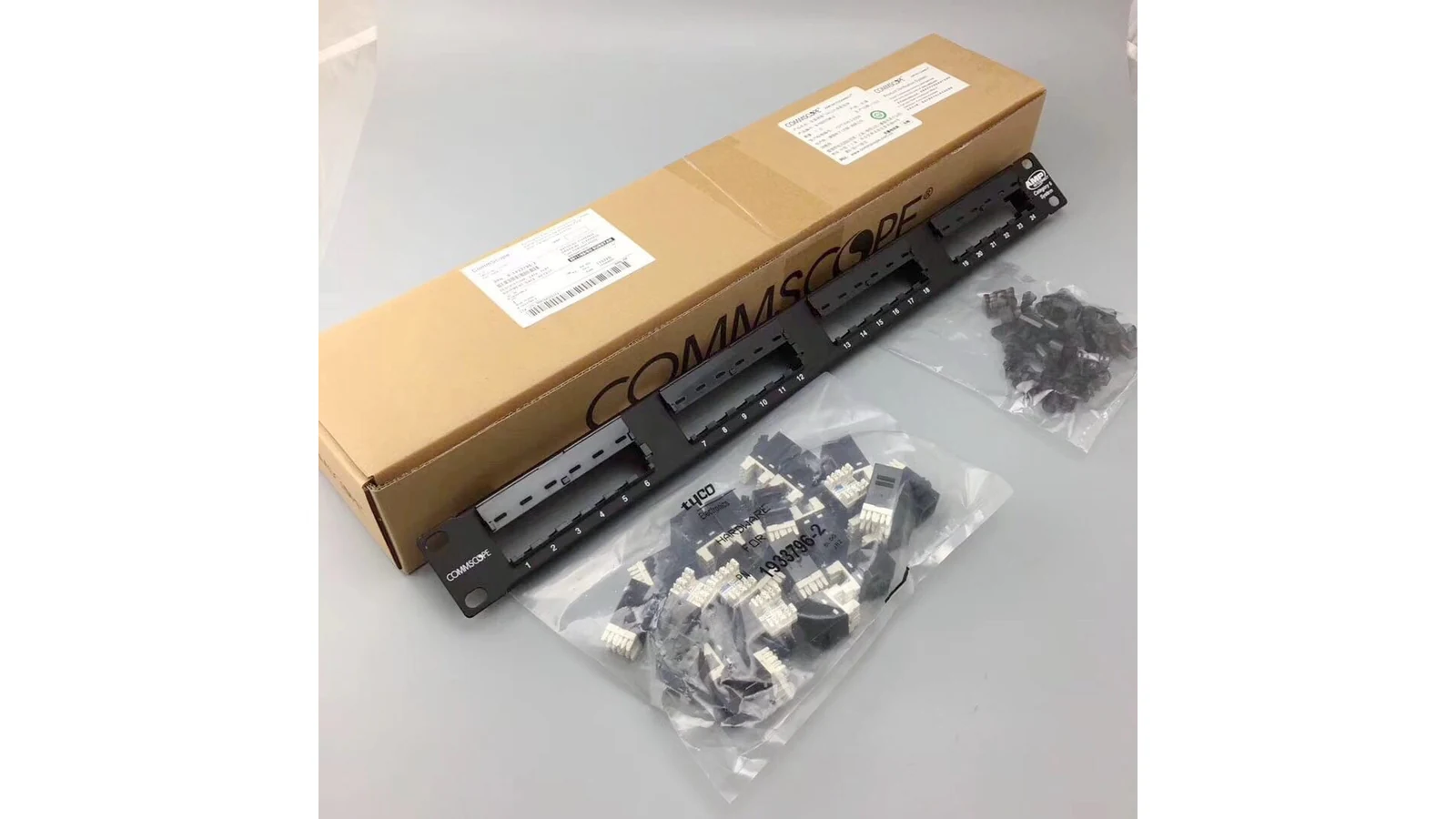 Patch panel CommScope 1375014-2 24 cổng 1U dạng modular kèm bộ jack Cat6