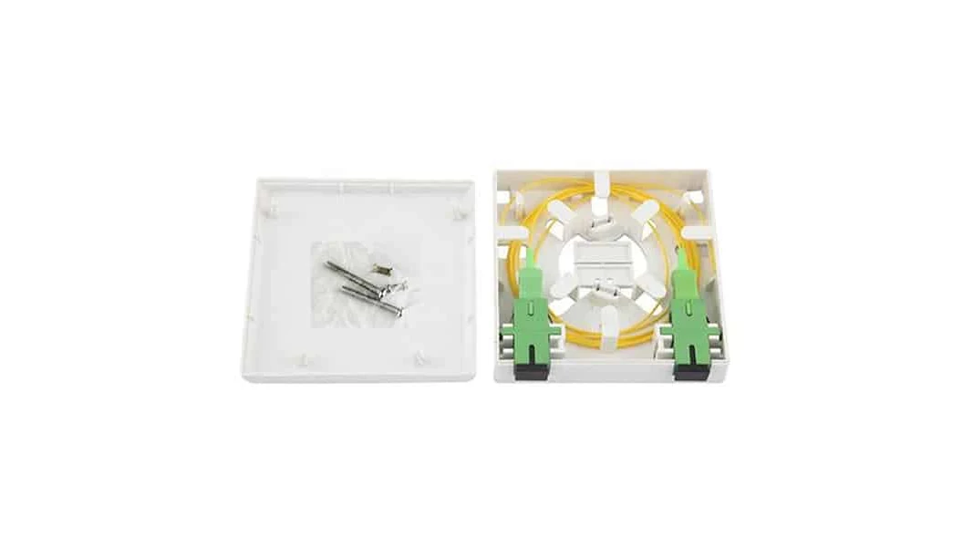 Thi công thuê bao FTTH: lắp fast connector từ cáp thả đến ONT 3 Hộp phối quang 2FO thuê bao mở nắp, có adapter SC/APC và dây pigtail vàng bên trong