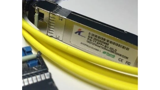 Module quang SFP+ 10G một sợi 20km cạnh dây nhảy quang vàng