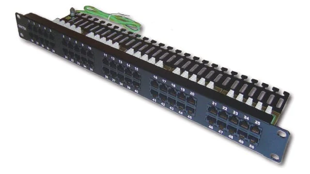 Thanh phối cáp Dintek 1402-01003 nhìn nghiêng thấy dãy khe đấu dây phía sau