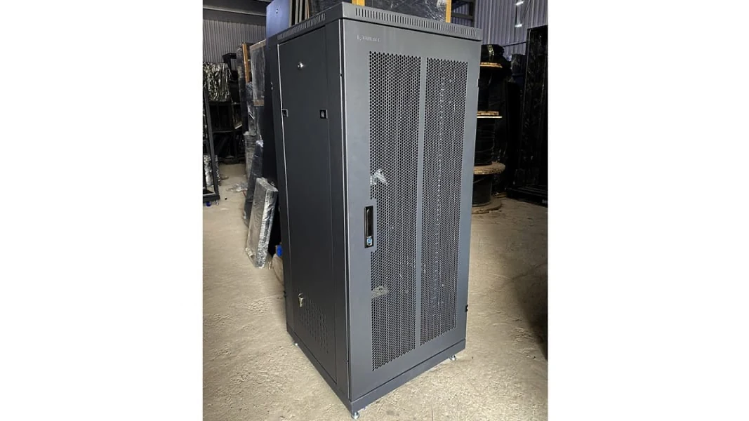 Tủ rack là gì? Đơn vị U, chuẩn 19 inch và phân loại 6U–42U 10 Tủ mạng 19 inch 27U rộng 800mm, cửa lưới